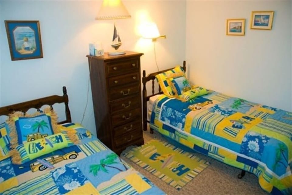 Twin bedroom