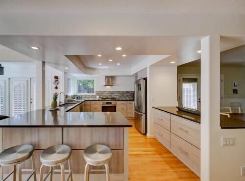 Kitchen with stools for 7