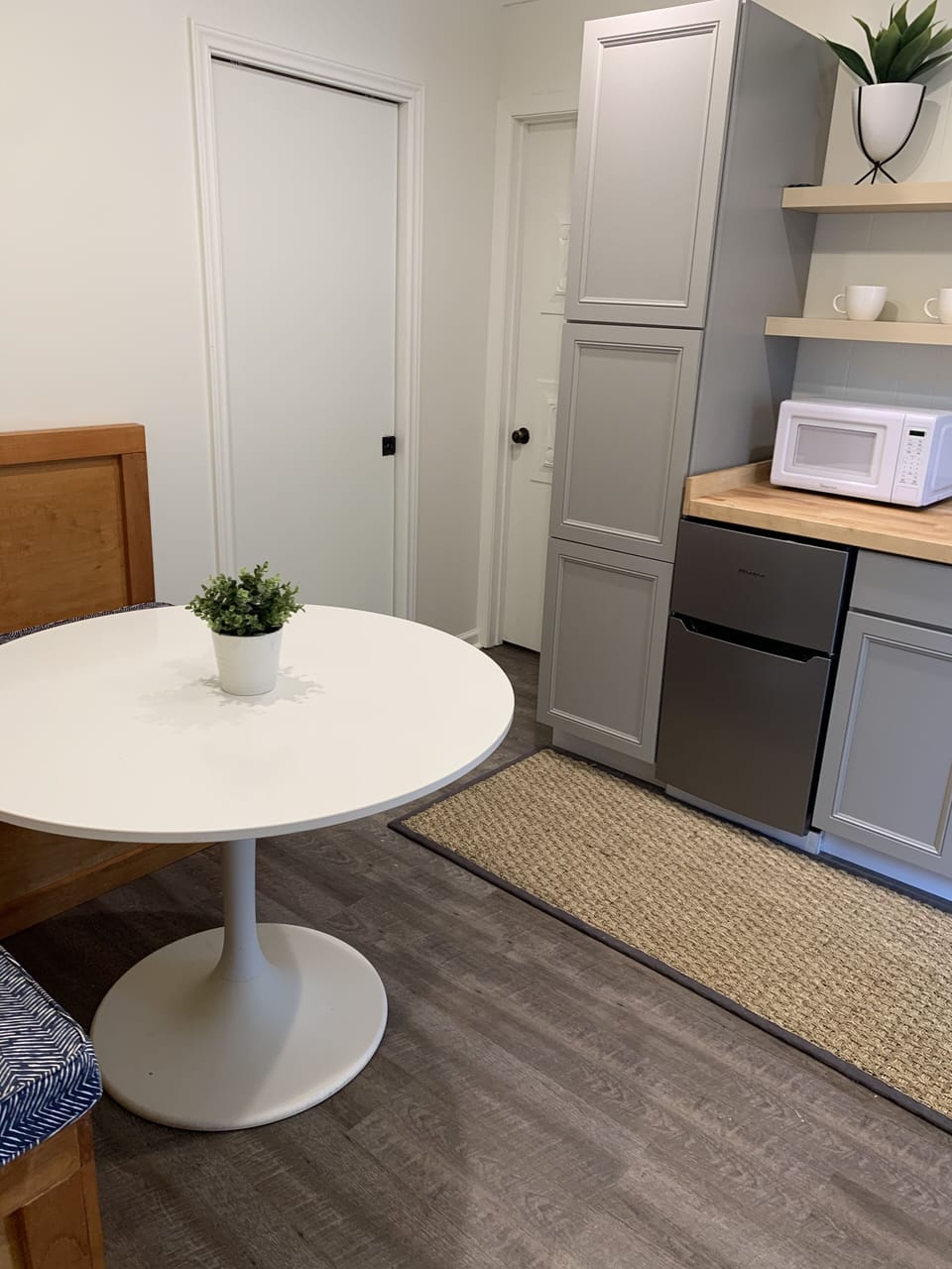 KITCHENETTE VIEW