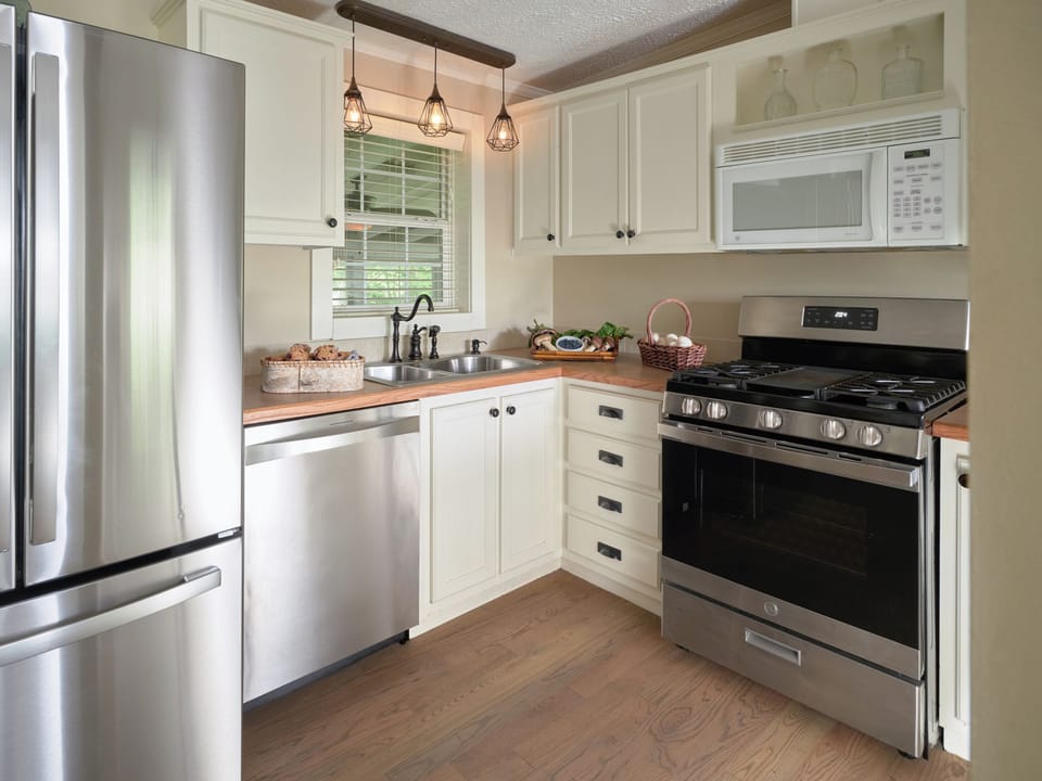 Fully-equipped kitchen with SS applianaces.