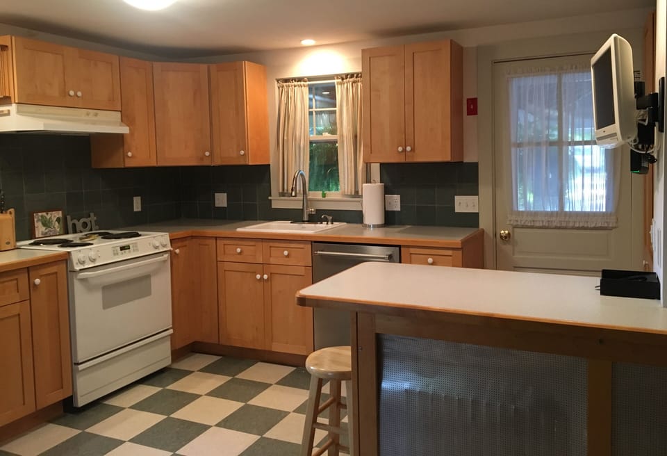 Kitchen with breakfast bar