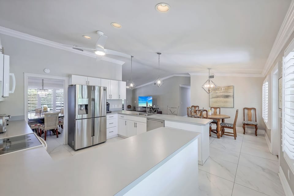 Kitchen, breakfast area, family room with easy access to dining room