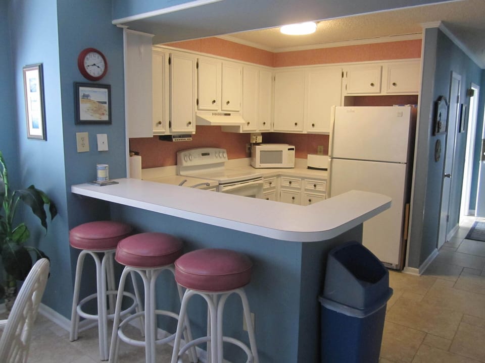 Fully equipped kitchen.