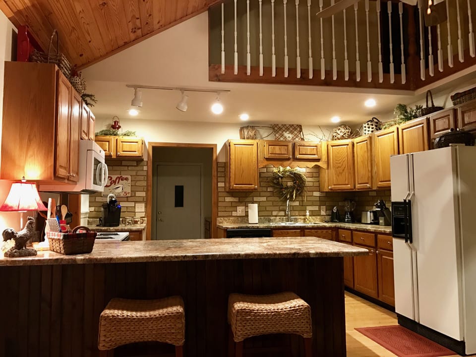 Kitchen w/ seating for 3 at the bar