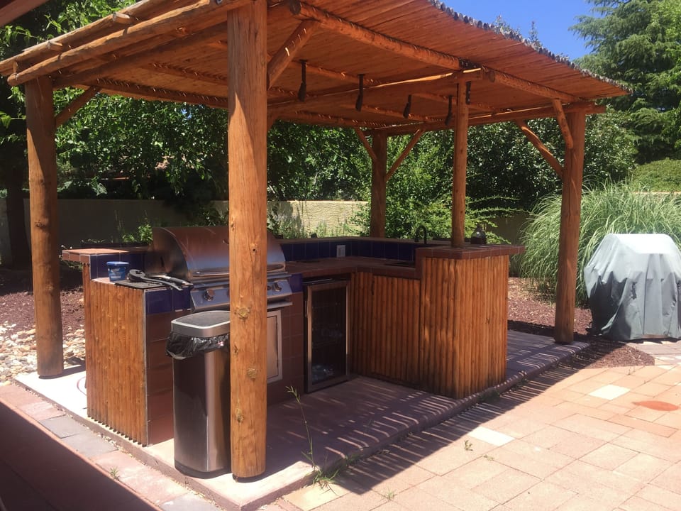 Outdoor kitchen
