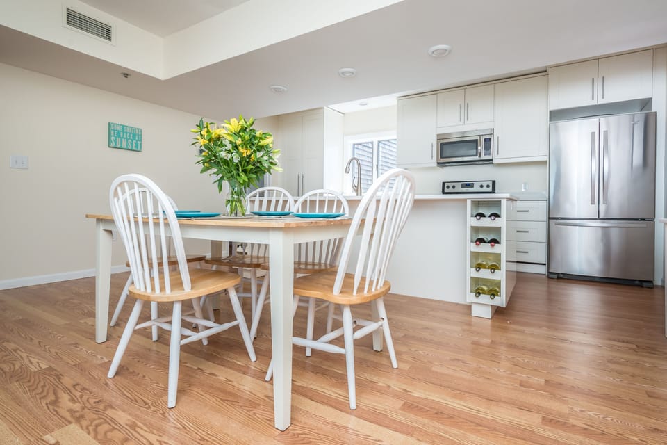 Ideal open concept kitchen with island to create a great space for entertaining.