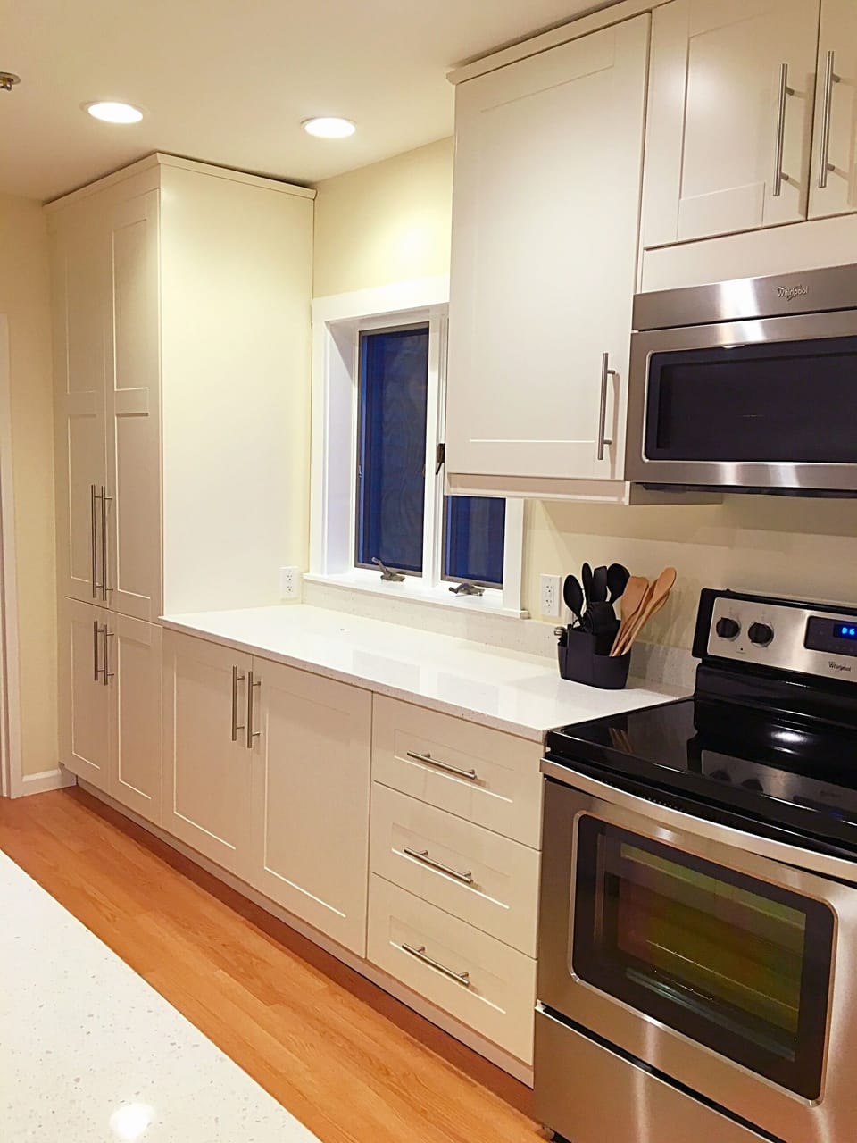 Gourmet kitchen fully stocked to prepare and enjoy the perfect dinner!