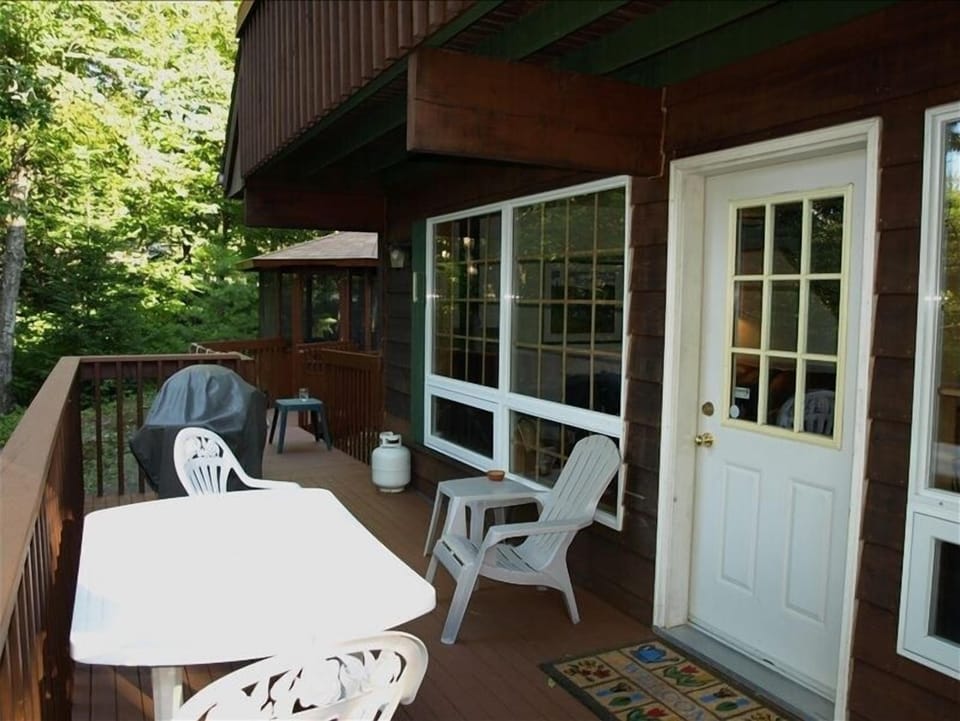 Main deck leading to the gazebo