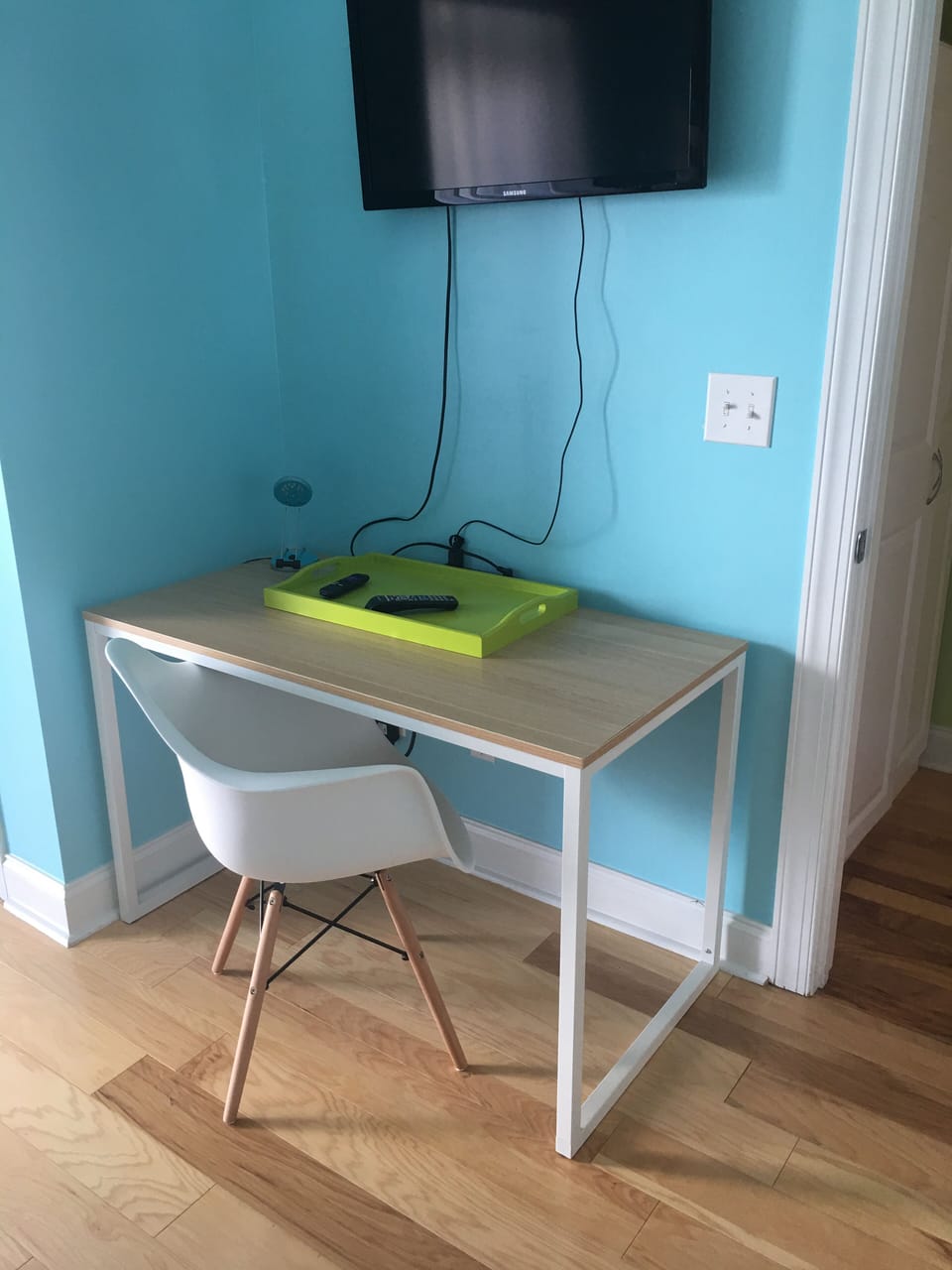 Desk area Room 3