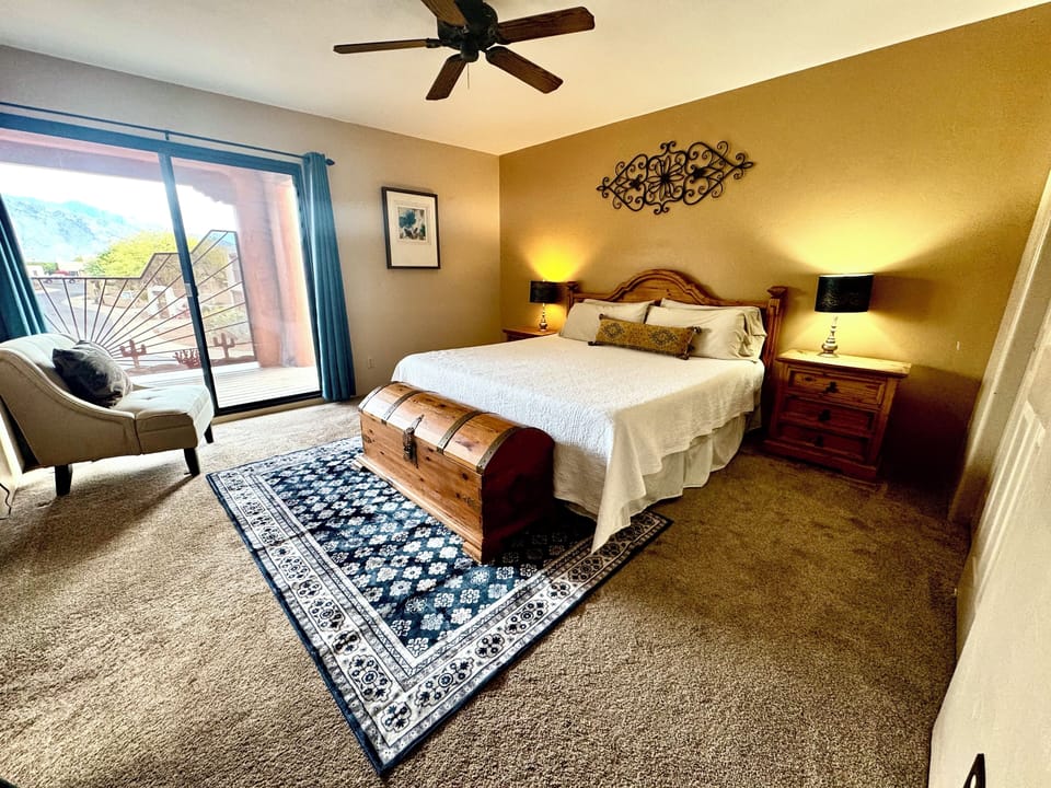 Main bedroom, king size bed, covered deck with Mountain Views, en-suite bathroom