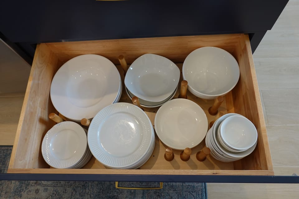 Ceramic Plates and Bowls
