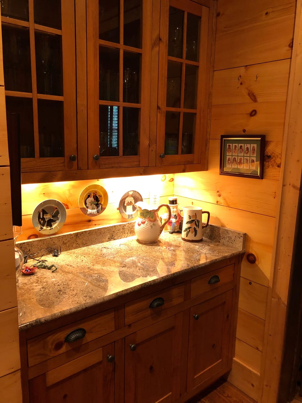 Bar area off of kitchen on main level