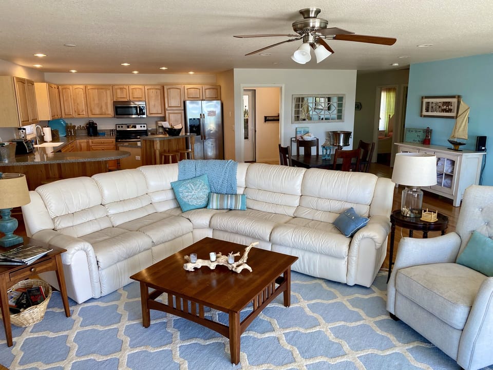 Living Room with pull out sofa (double)