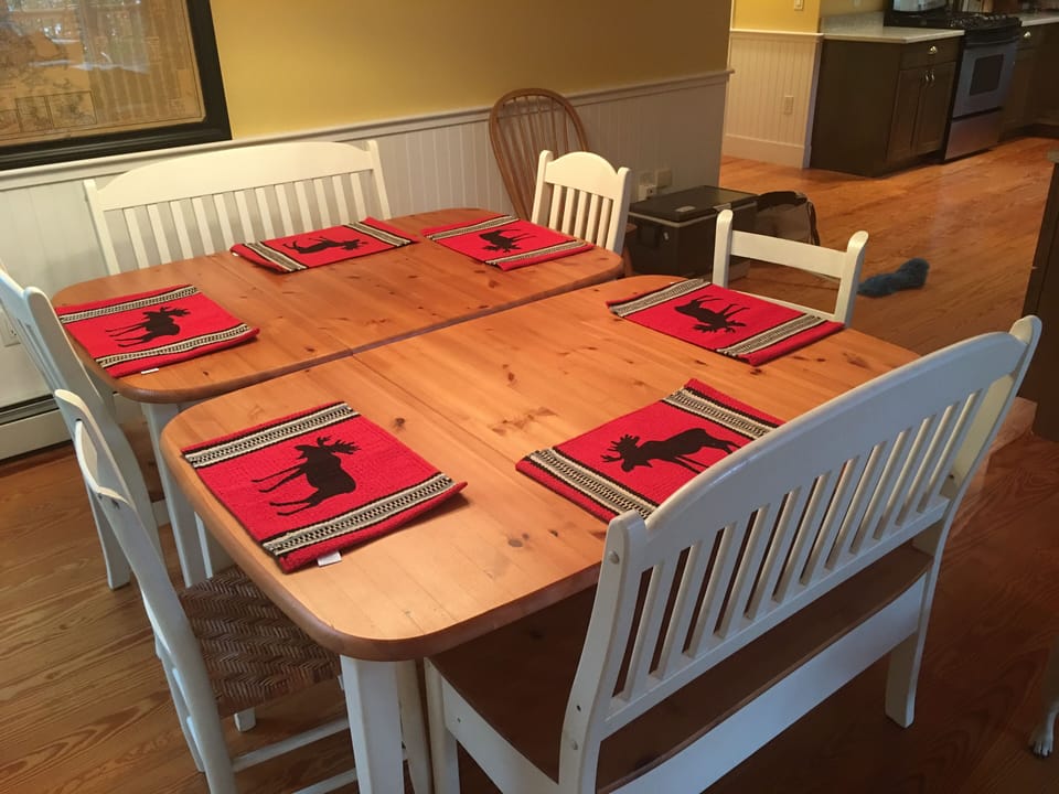 Breakfast nook. Seats 8. 
