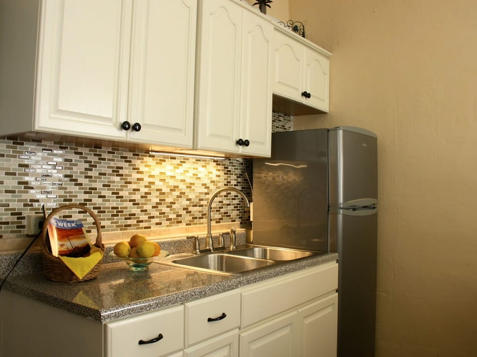 Seaglass.. fully equipped kitchen with lots of quality cook ware. 