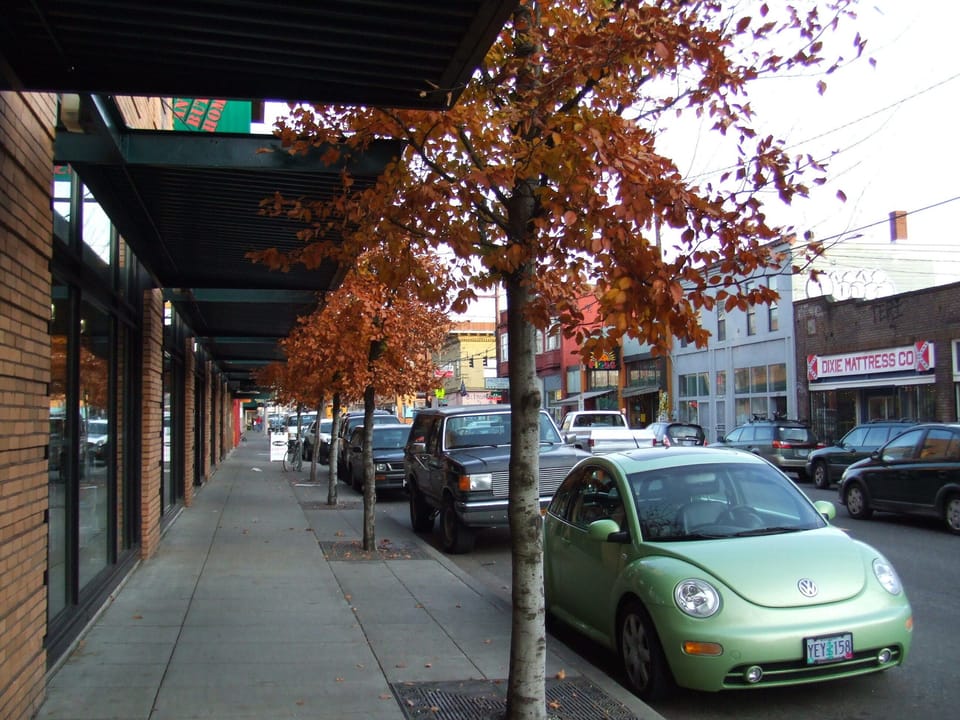 Heart of Belmont a block and a half away. Hawthorne is a few blocks to the south