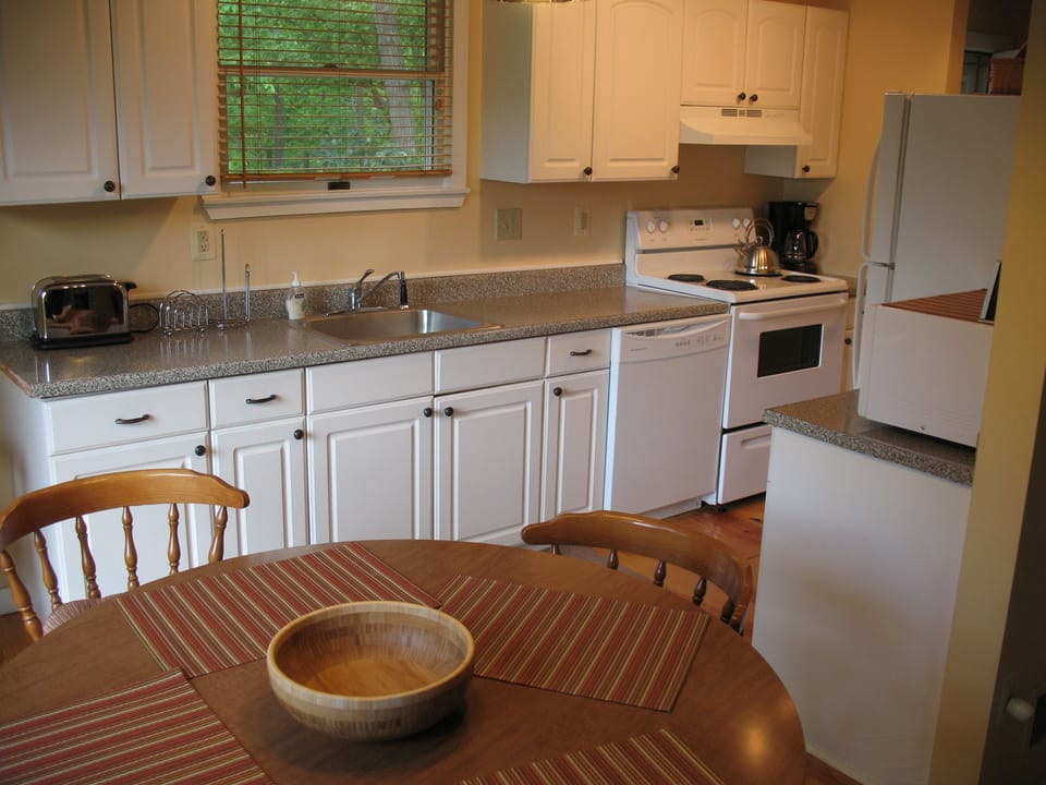 Fully equipped kitchen.