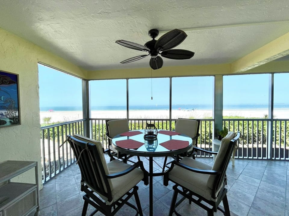 Outdoor dining enjoying the Perfect View.