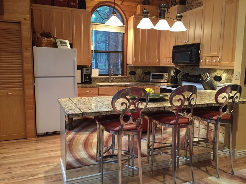 Countertop Bar and Stools in Kitchen