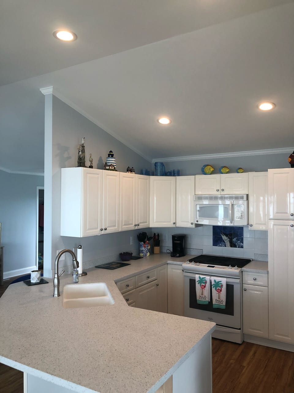 Kitchen with all new apliances.


