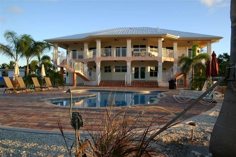 Relax...... enjoy yourself on your own private island of dreams!