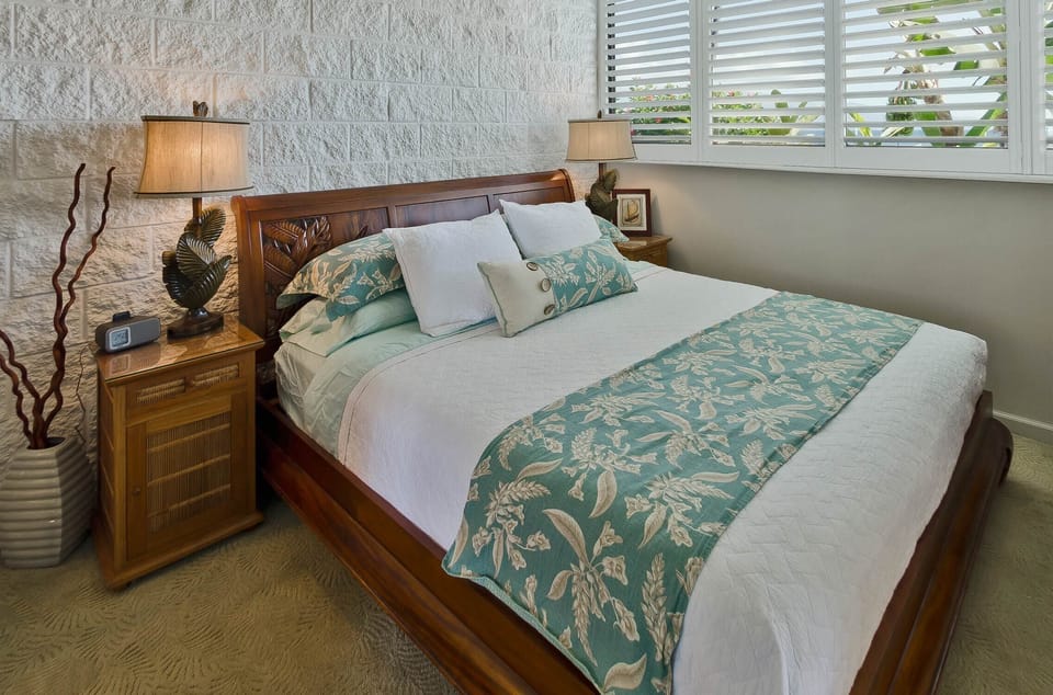 Master Bedroom with ocean view!