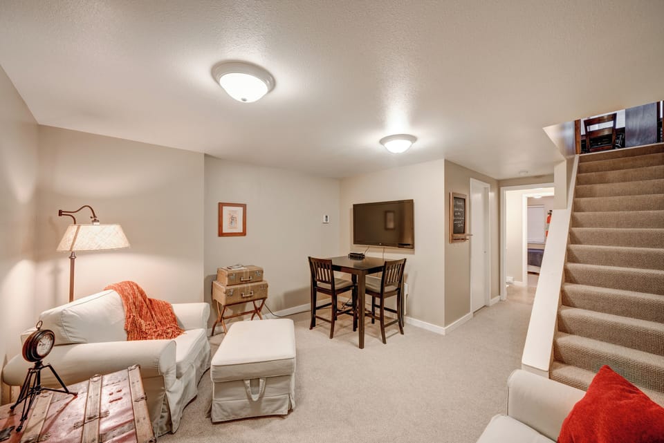 Lower level lounge. 
