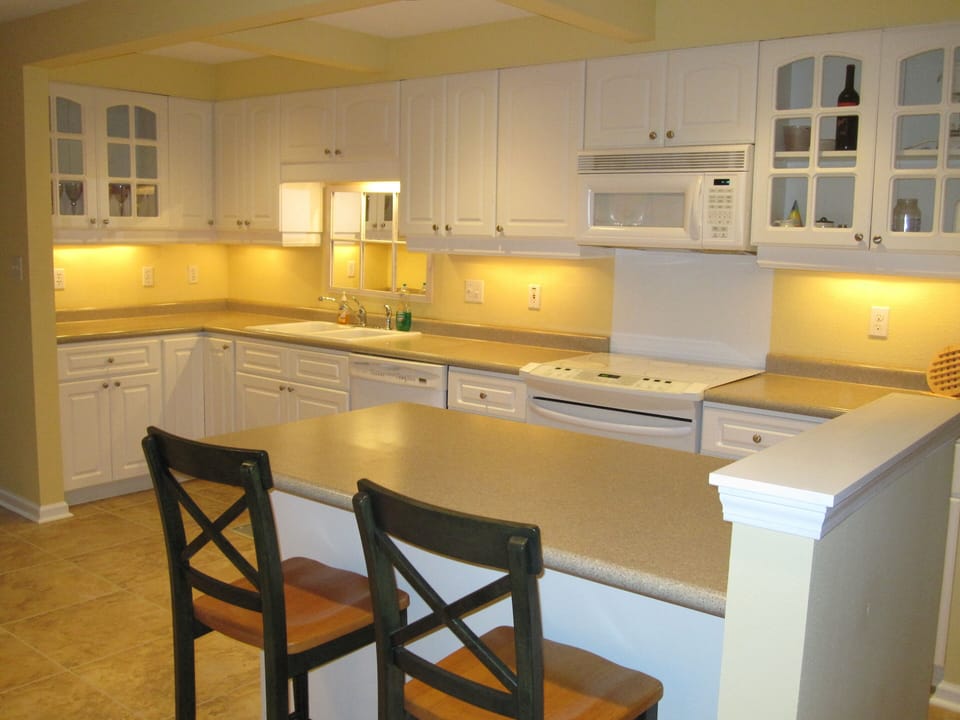 Large Kitchen with Breakfast Bar