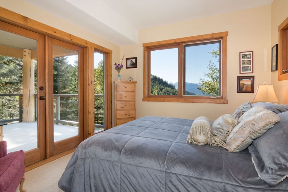 Master Bedroom with queen size bed