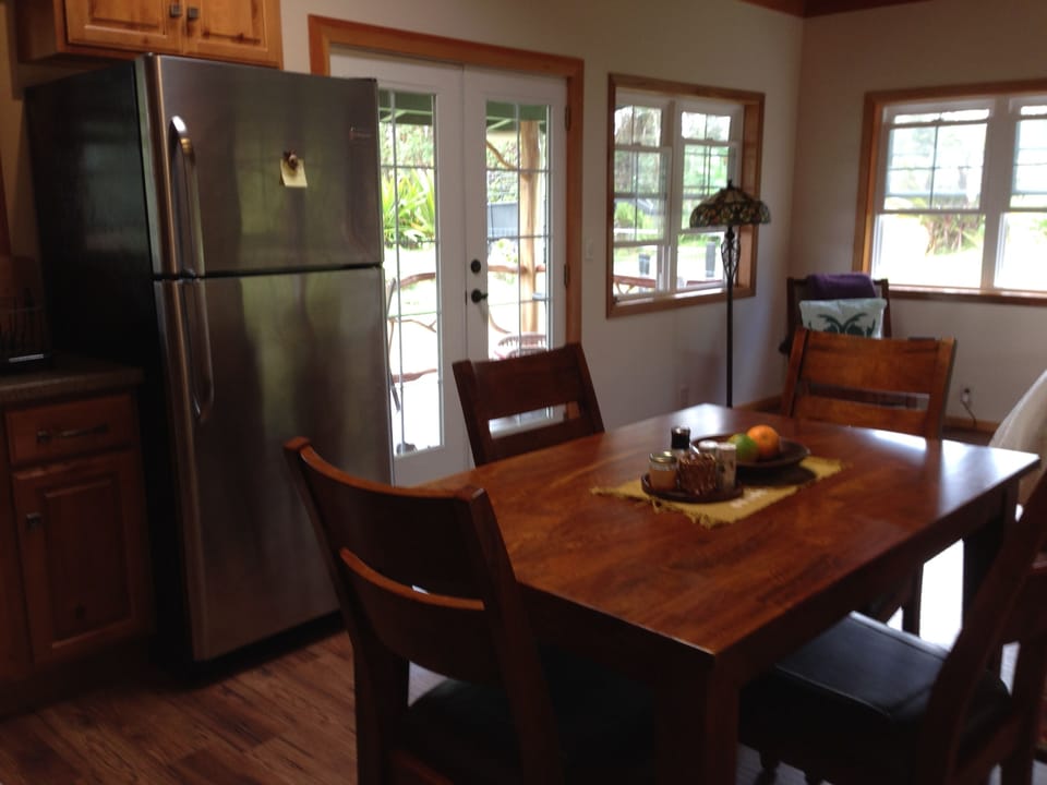 Looking through the front to the Lanai