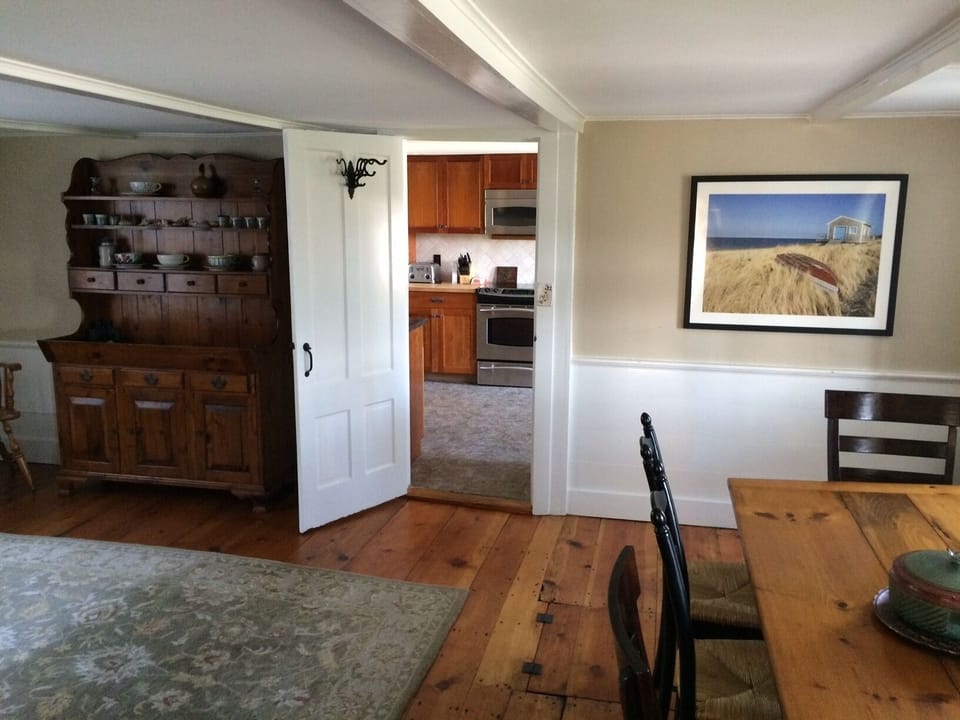 Dining Room (Photo 2)