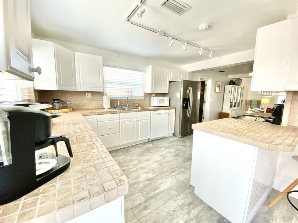 Spacious kitchen with all you need to make a great meal!