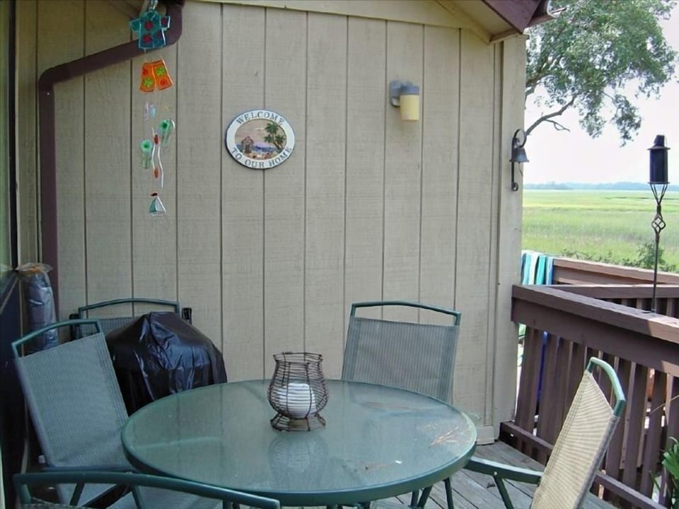 Comfortable deck with wonderful views!