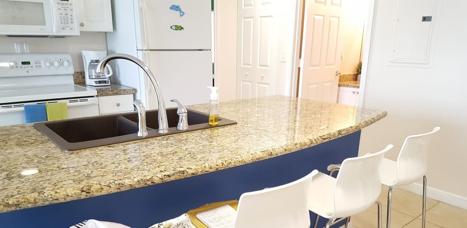 Kitchen Counter with Chairs