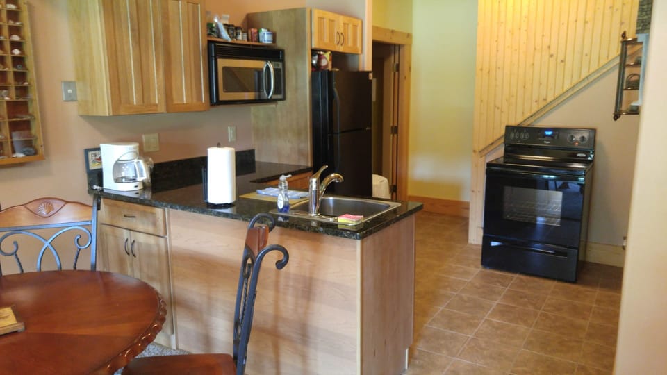 Nice Size Kitchen for Cooking!