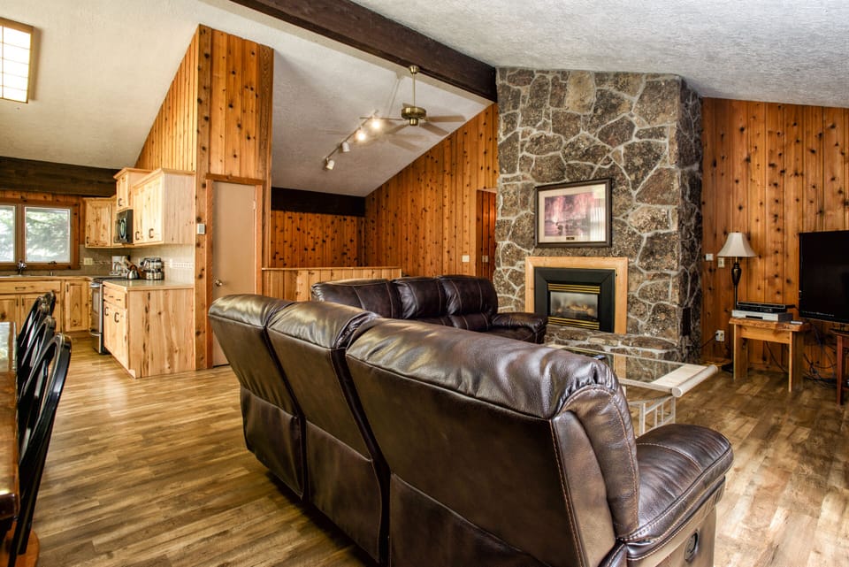 Create quality time w/ loved ones around the gas fireplace & upscale furnishings