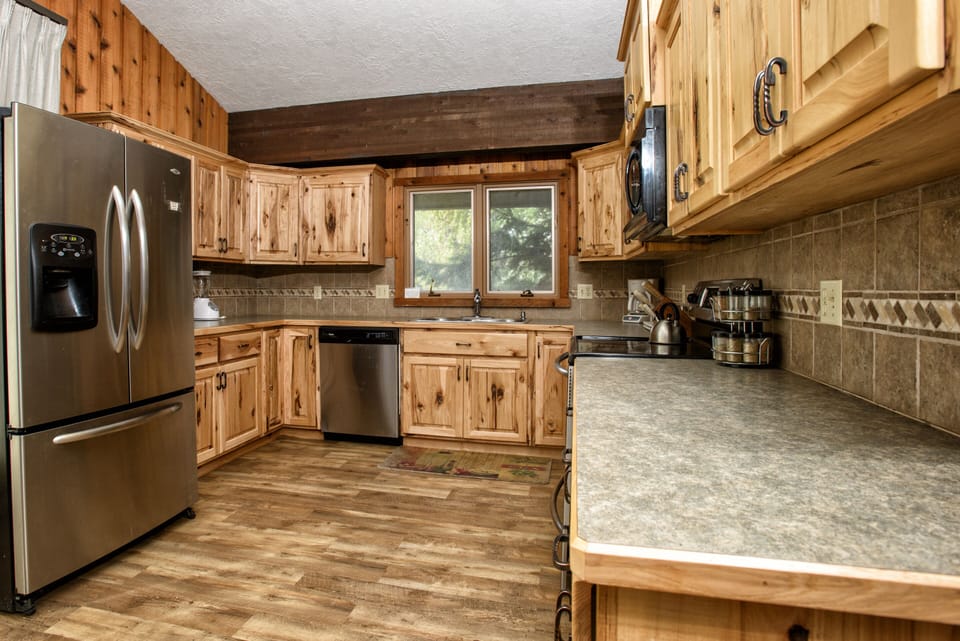 Enjoy a bit of luxury in the wilderness with the fully equipped modern kitchen.