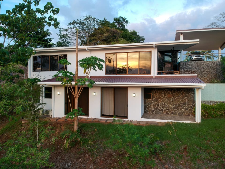 Casa Linda - Front View