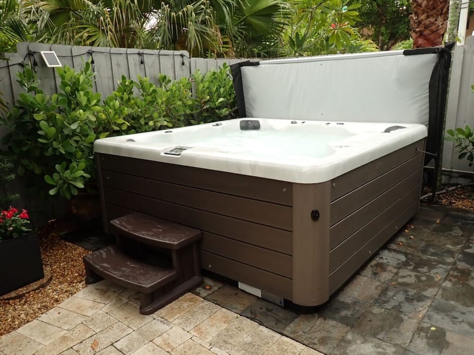 Outdoor spa tub