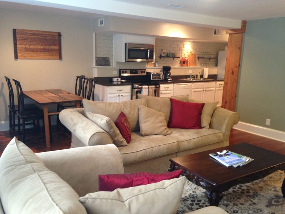 Open kitchen/living room floor plan.