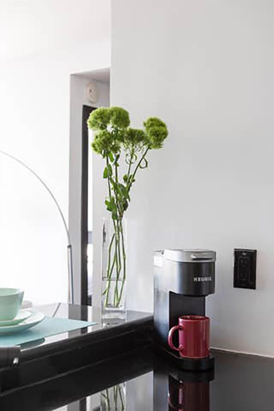 Multiple coffee makers and kettle included