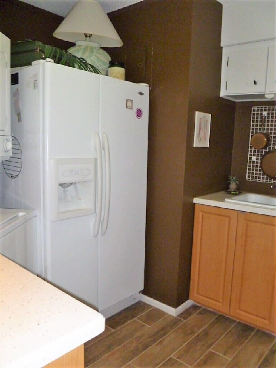 Fridge features filtered water & ice.