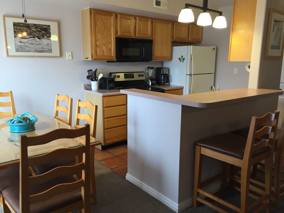 Kitchen/dining area