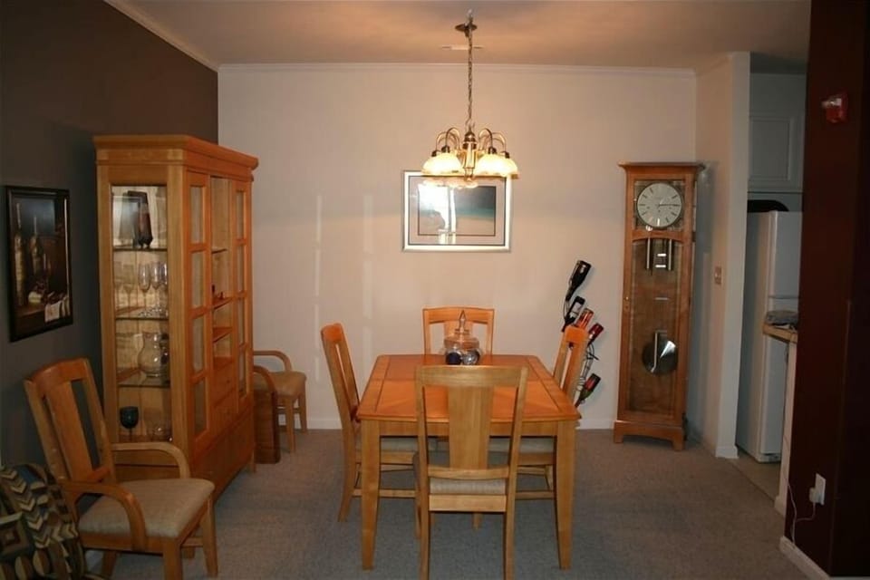 Beautiful & Elegant Dining Room