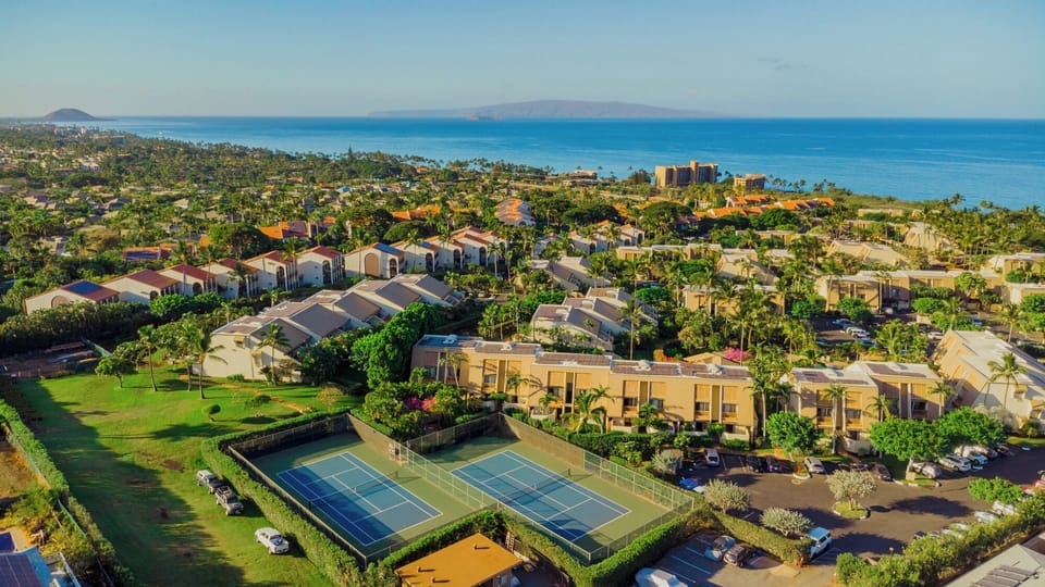 Newly renovated tennis courts.  Short walk to the courts.  Easy court reserve
