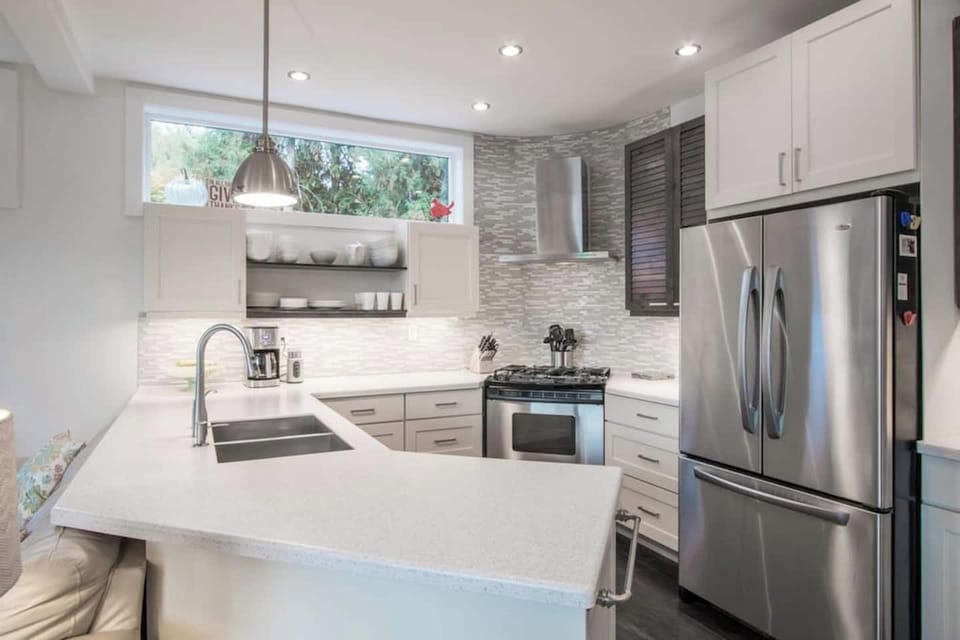 The fully equipped kitchen with natural gas stove, fridge with ice and water, and dishwasher.