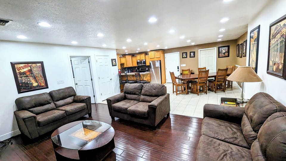 Open floor plan, living area, to kitchen to dining area - get the gang together!