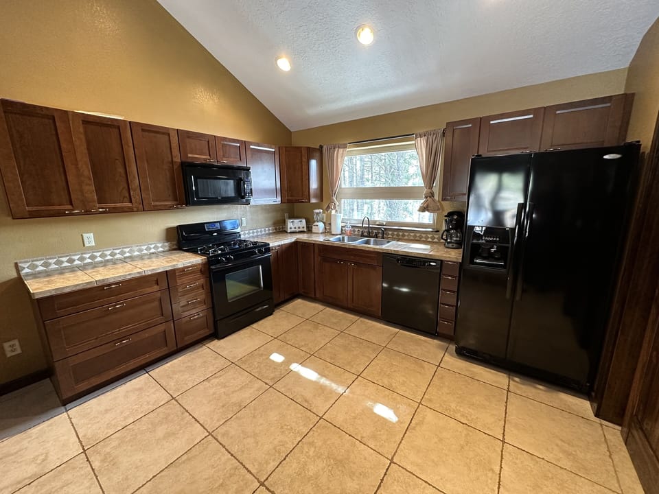 Full kitchen with microwave, fridge, dishwasher, stove, coffee maker, blender!