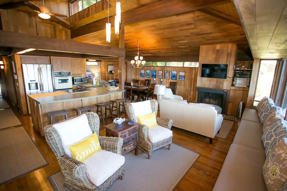 Pearl's Cabin has an open floor plan.