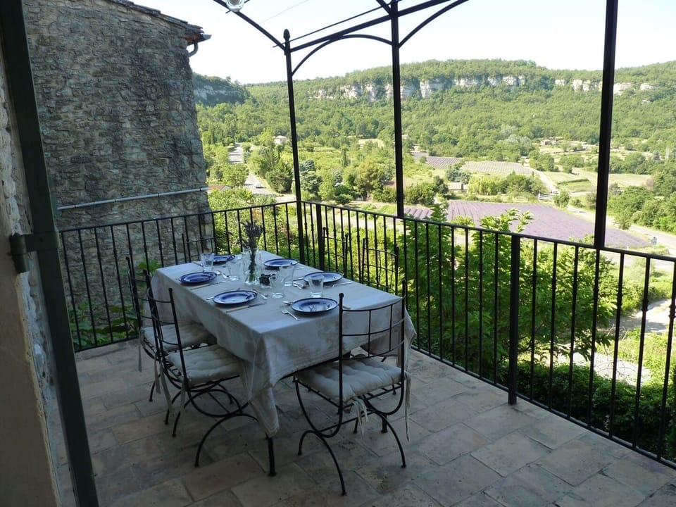 Alfresco dining